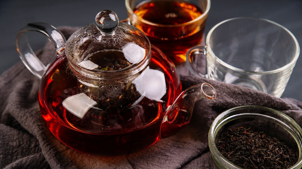 Preparing black tea: technique and accessories
