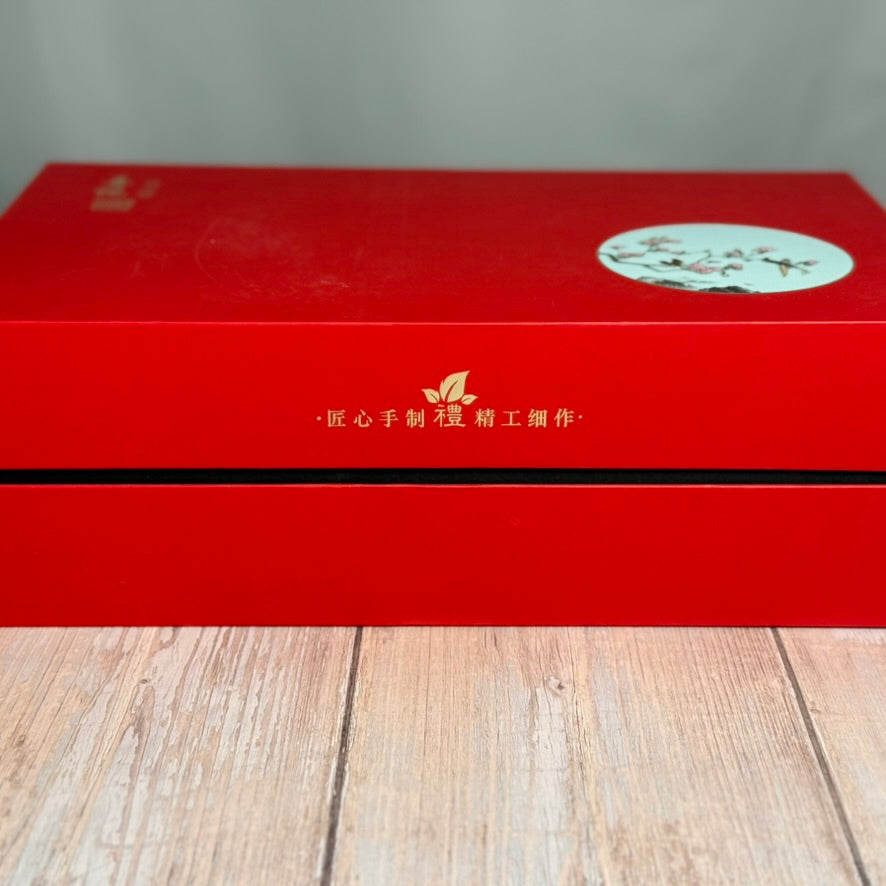 Premium-Geschenkset mit Schwarztee „Zhen Shan Xiao Zhong“ und Milch-Oolong „Nai Xian“