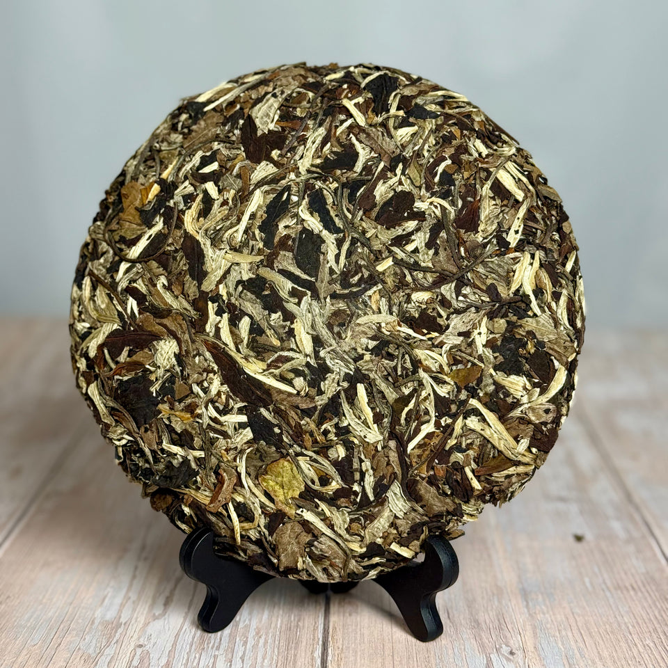Weißer Pu-Erh Yue Guang Bai „Moon Beauty“, 2018, aus Yunnan
