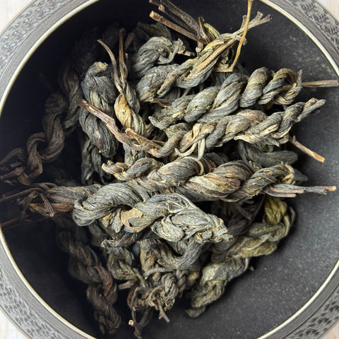 Sheng Pu-erh „Da Xue Shan“ geflochten, 2011, aus Yunnan