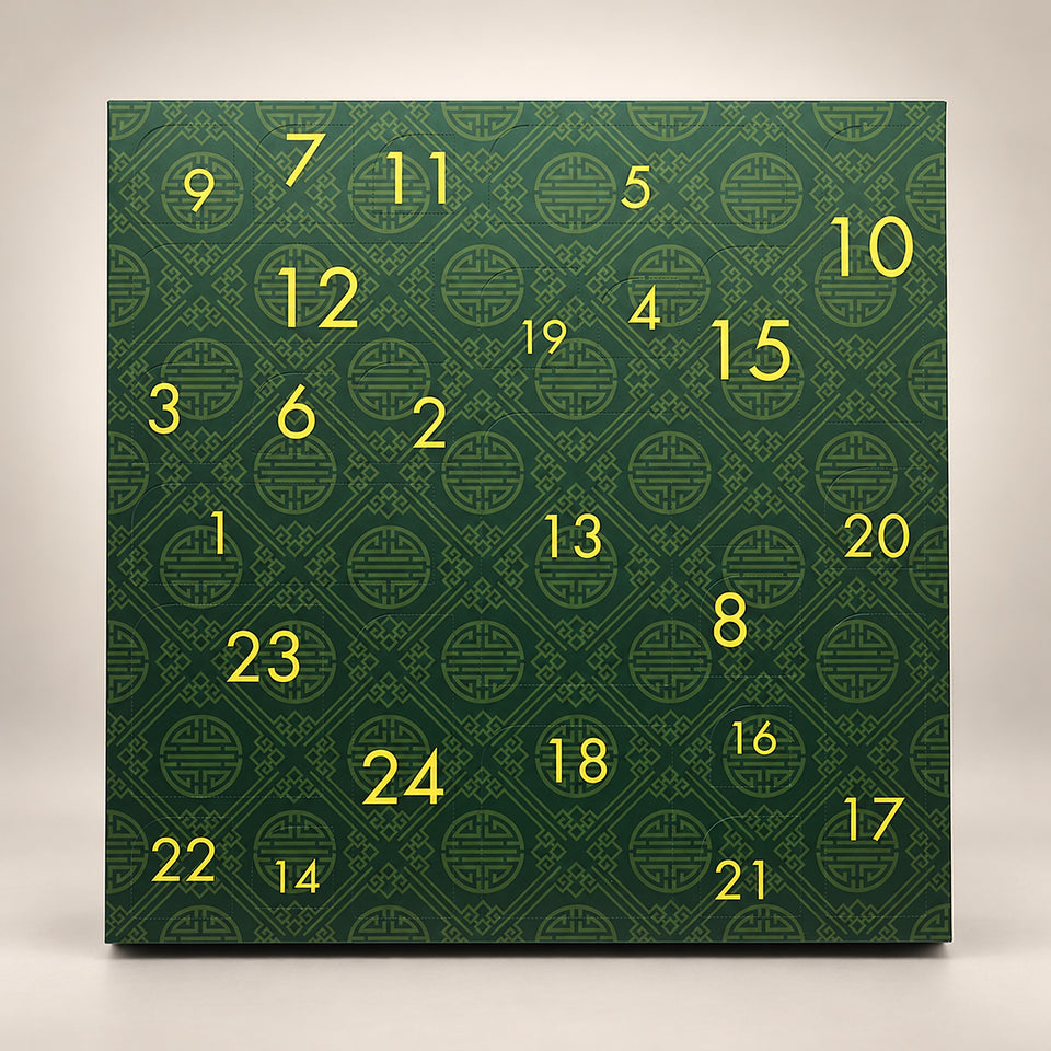 Premium Tee-Adventskalender mit 24 Türchen, grüne Vorderseite mit chinesischem Ornamentmuster