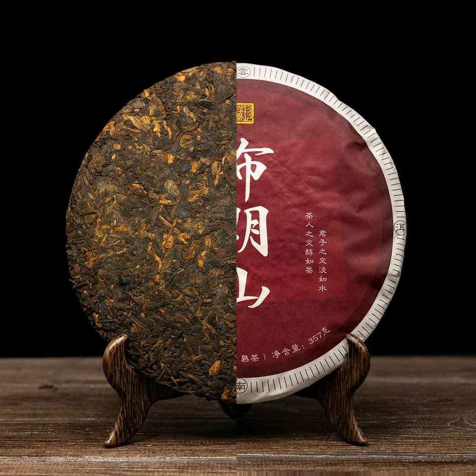 Bulang Mountain, 2016 – Shou Pu-Erh Kuchen, halb unverpackt, halb im Wrapper