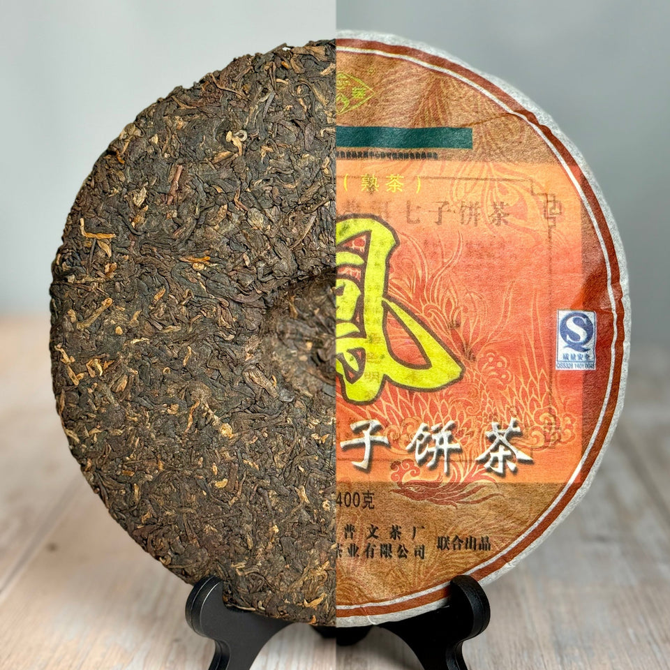 Phoenix, 2006 – Shou Pu-Erh Kuchen, halb unverpackt, halb im Wrapper