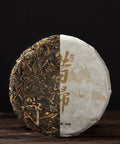 Xi Gui Gu Shu, 2021 – Sheng Pu-Erh Kuchen, halb unverpackt, halb im Wrapper